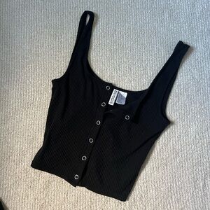 Black button up crop tank